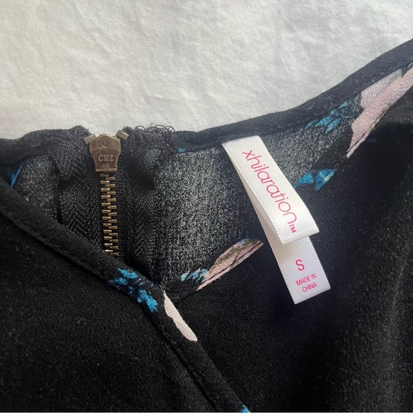 Xhilaration High-Low Off Shoulder Romper Dress in Black Floral, size Small - Picture 4 of 11